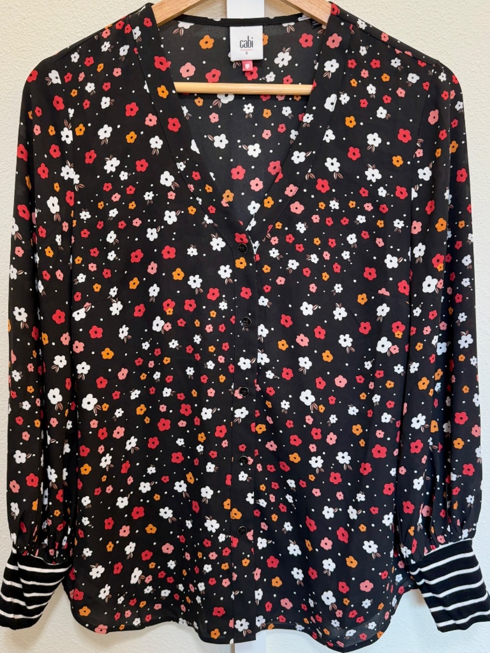 Cabi Cheerful Floral V-Neck Blouse with Stripe Cuff Fall 2020 S #3957